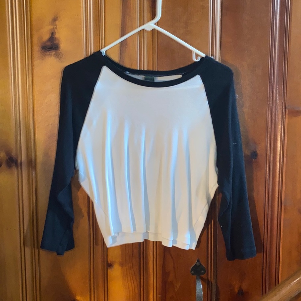 Quarter sleeve crop top t-shirt